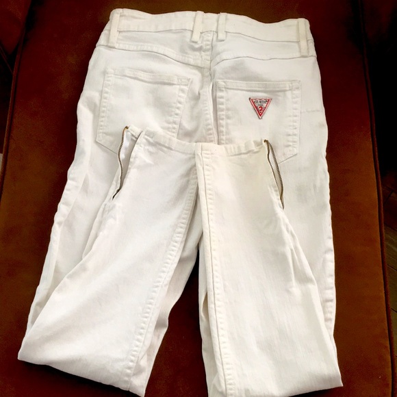Guess High-Rise Crop Skinny Jeans - Iconic Style & Comfort! - Picture 6 of 13